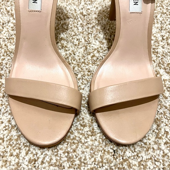 Steve Madden 4.25” Nude Heels Sandals with Ankle Strap Sz 9 - Picture 5 of 13
